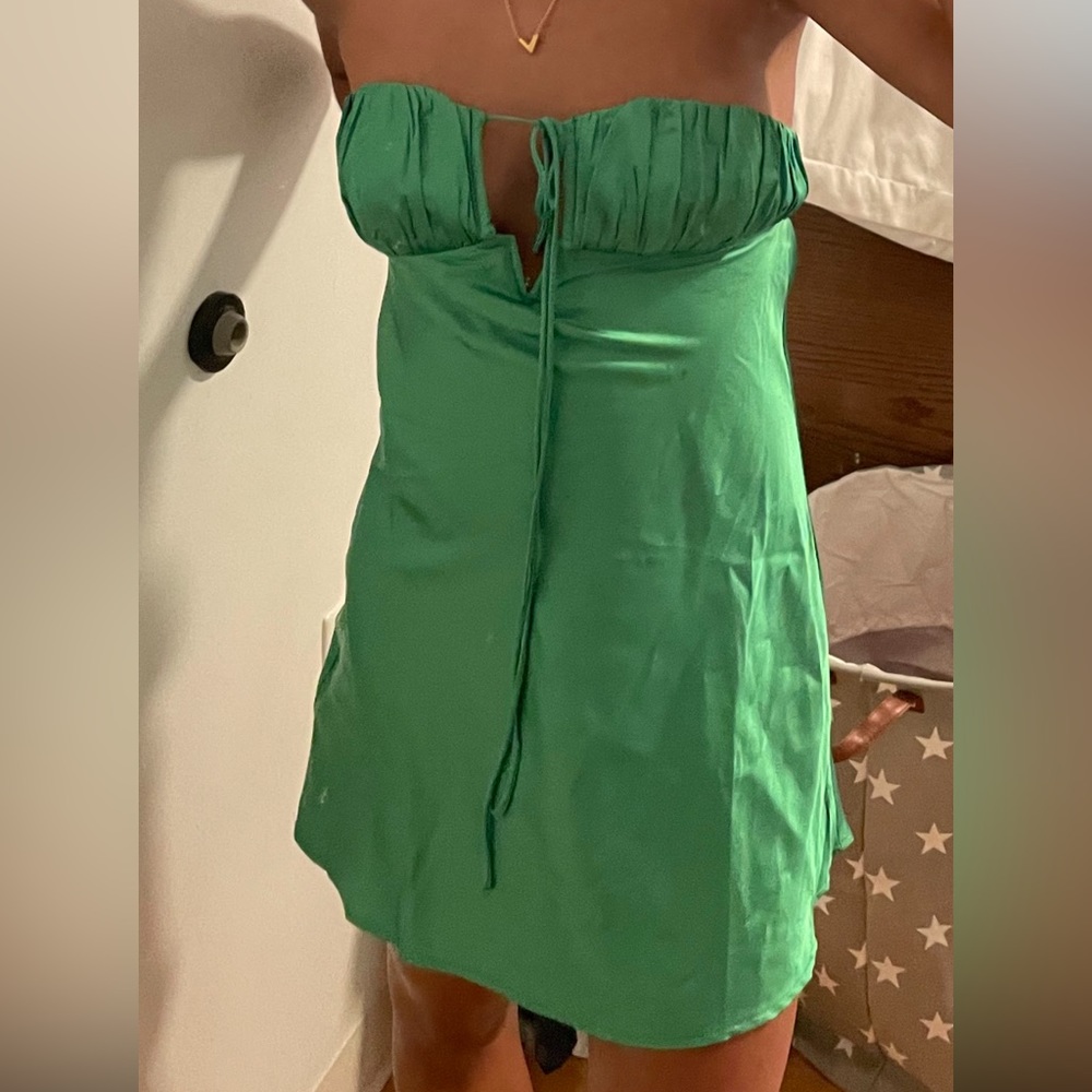 Princess Polly green strapless underwire dress. Worn once. Buttons broken!
